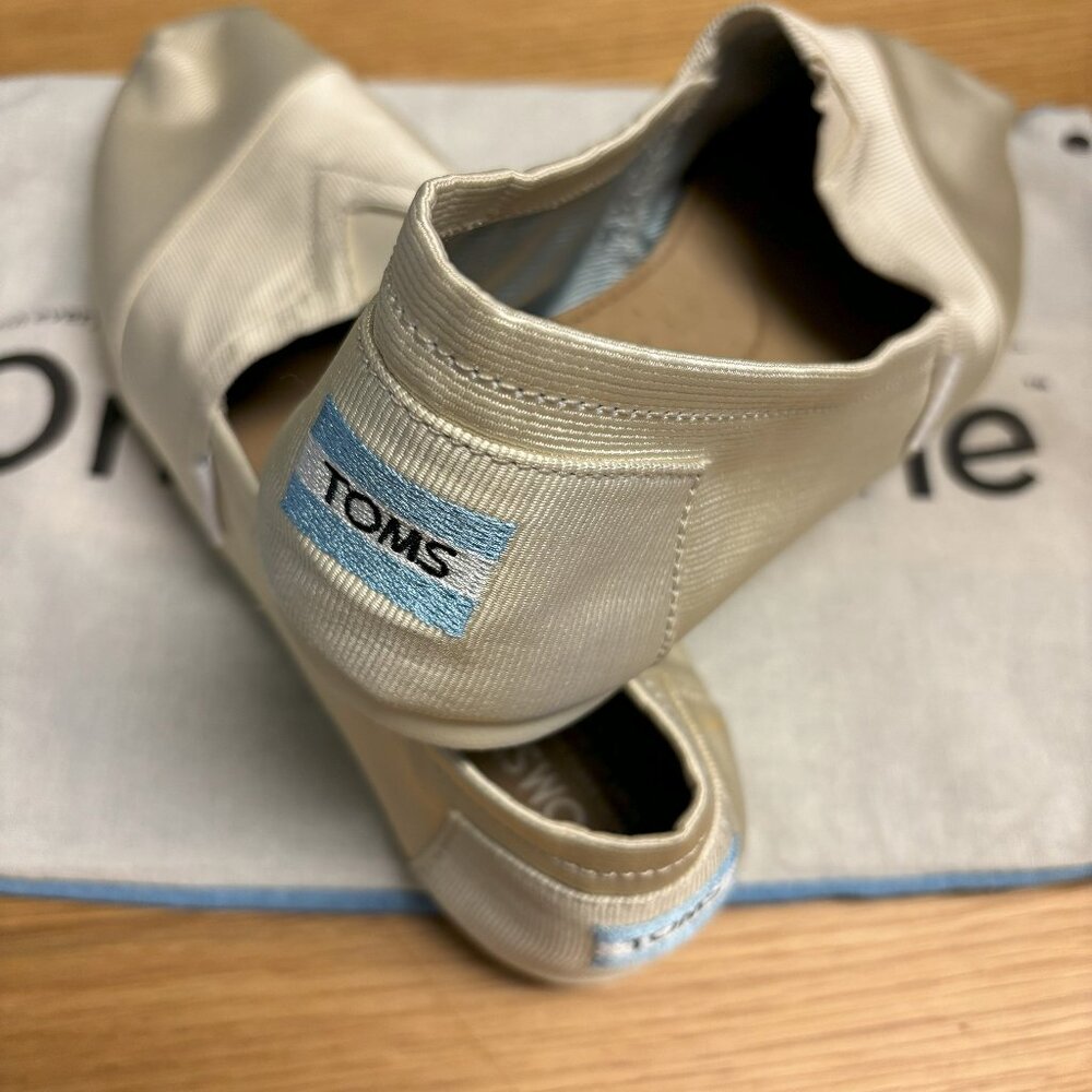 Tom's Classic Slip-Ons in Metallic Champagne - Never Worn - Women's Size 10